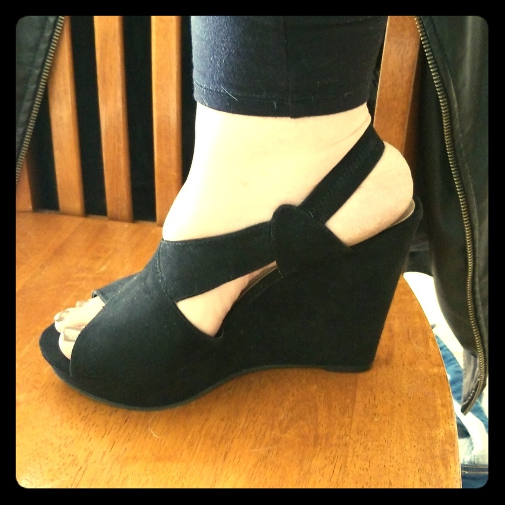 A.N.A Black Criss-Cross Wedges size 10 unworn
